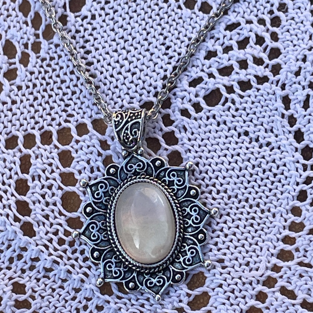 Elegant Moonstone and Silver Flower Pendant Necklace boho witch gift new vintage